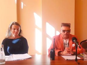 [VIDEO] Sprawa gorzowskiej adwokat Anny Grzesiowskiej: Policja rozpoczyna przesłuchania w sprawie jej udziału w uprowadzeniu i przetrzymywaniu dziecka! Matka chłopca powiadamia brytyjską Policję. Chce dla niej Europejskiego Nakazu Aresztowania i deportacji