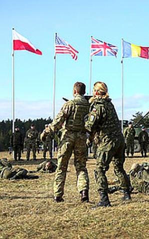 [VIDEO] Prezydent w Orzyszu na wspólnych ćwiczeniach z wojskami USA, Wielkiej Brytanii, Rumunii i Chorwacji tworzących Wielonarodową Batalionową Grupę Bojową NATO. W 20 rocznicę przystąpienia Polski do Paktu