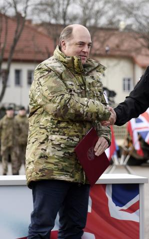 [VIDEO] Brytyjskie wojska inżynieryjne będą wspierać polskich żołnierzy na polsko-białoruskiej granicy. W trakcie spotkania ministrowie odwiedzili żołnierzy 15. Giżyckiej Brygady Zmechanizowanej oraz żołnierzy z USA, Wielkiej Brytanii, Rumunii i Chorwacji,