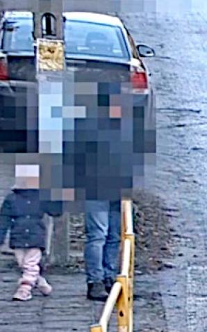 [VIDEO] Omal nie potrąciła ojca z dzieckiem na przejściu dla pieszych przed szkołą